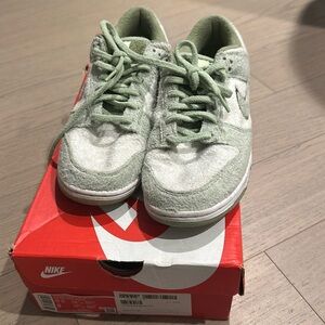 Nike low dunks honeydew fleece in size 40
